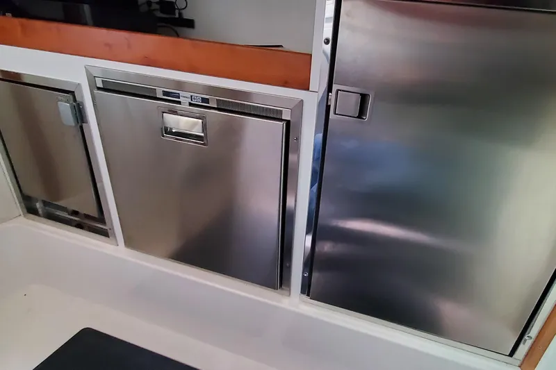 Ripple Yacht Photos Pics Stainless steel appliances in 2021 Sabre 45 Salon Express yacht kitchen.