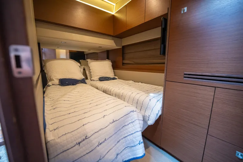 Get'er Done! Yacht Photos Pics 2016 Sea Ray 510 Fly cabin with twin beds and modern wood finish.