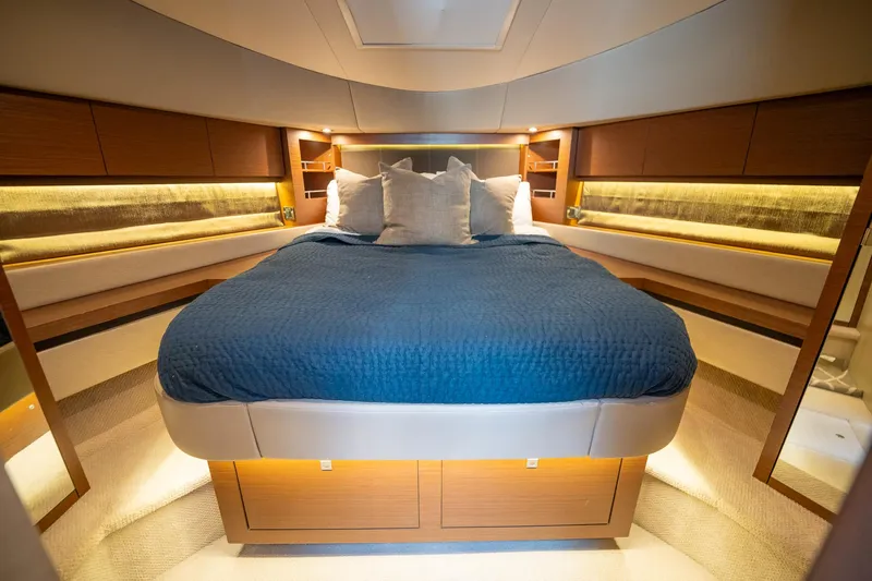 Get'er Done! Yacht Photos Pics Luxurious master bedroom in 2016 Sea Ray 510 Fly yacht with modern design.