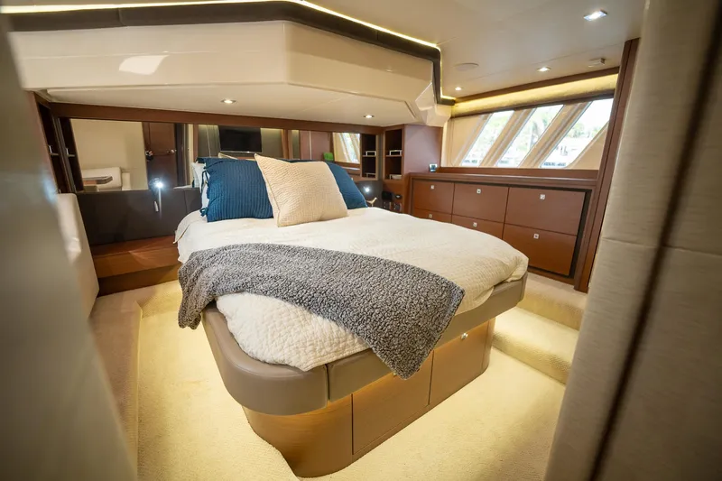 Get'er Done! Yacht Photos Pics Luxurious master bedroom on 2016 Sea Ray 510 Fly yacht with modern decor.