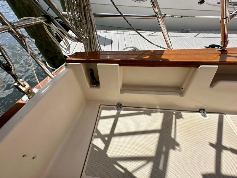 1995 Island Packet 40