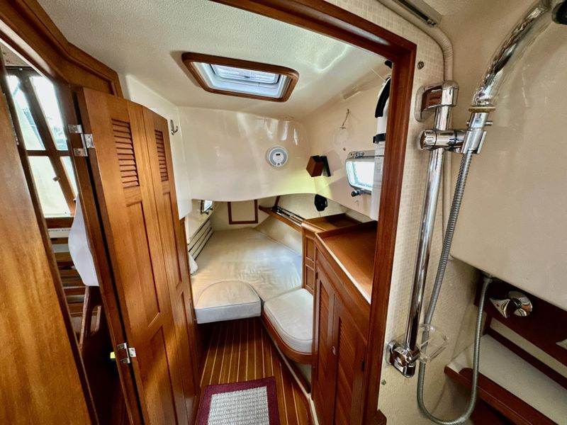 1995 Island Packet 40
