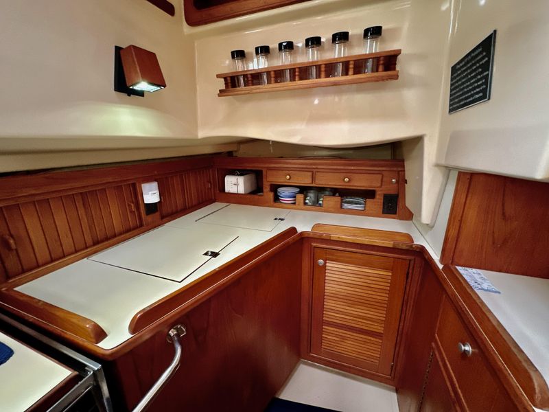1995 Island Packet 40