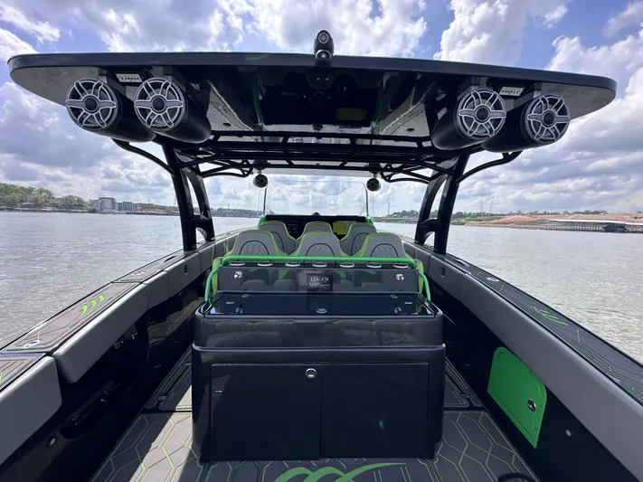  Yacht Photos Pics 2022 Midnight Express 43' Solstice boat interior with modern design and audio system.