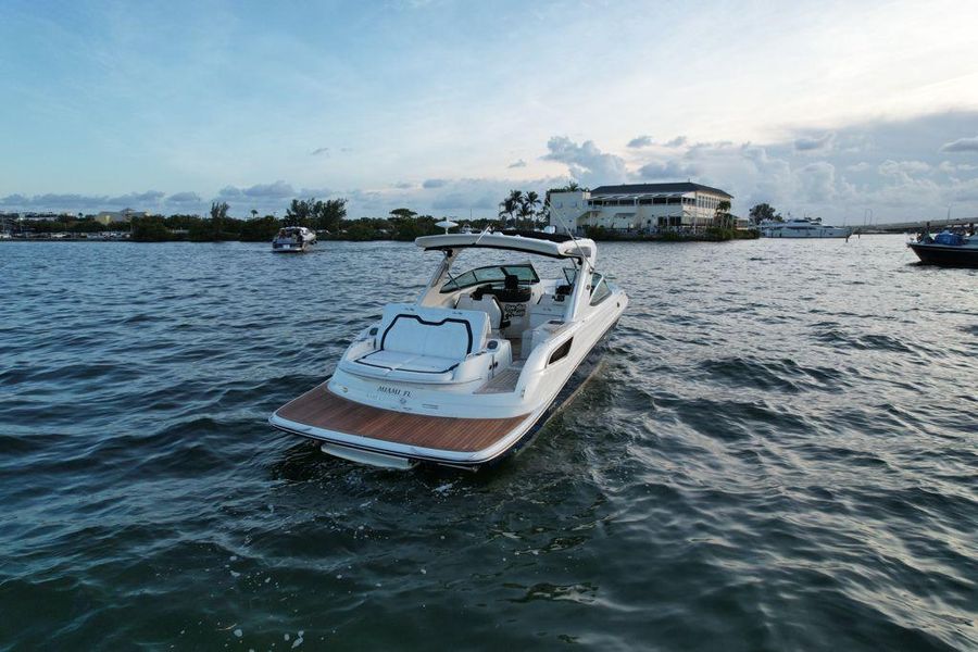 2015 Sea Ray 350 SLX