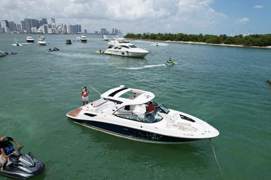 2015 Sea Ray 350 SLX