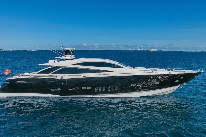 Skyfall Yacht Photos Pics 