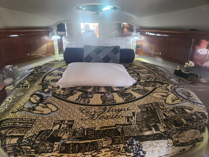 Empty Pockets Yacht Photos Pics Luxurious 2006 Doral Boca Grande yacht cabin with ornate bedding and elegant wood paneling.