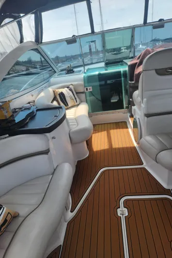 Empty Pockets Yacht Photos Pics 2006 Doral Boca Grande boat interior with white seating and wood flooring.