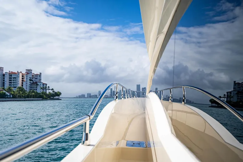 Maya Yacht Photos Pics Marquis 72 - Maya - Sidedeck