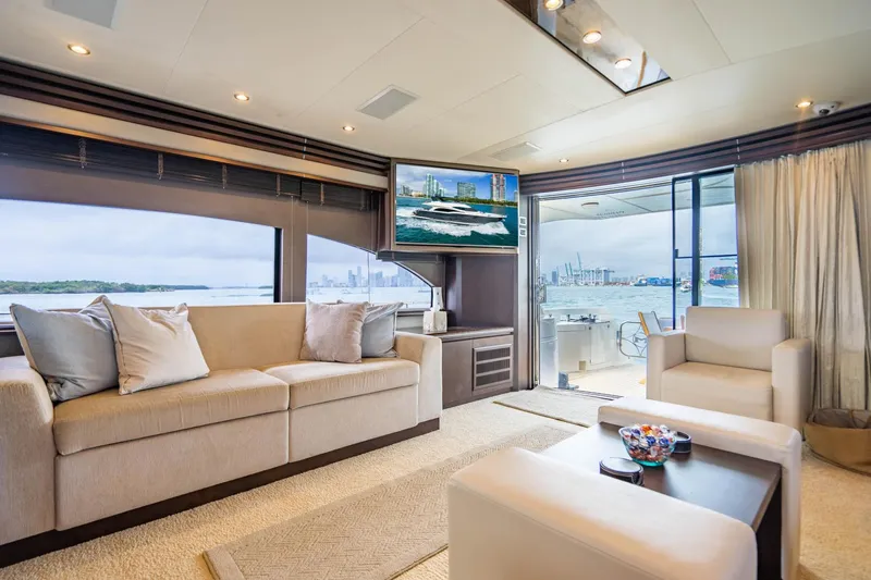 Maya Yacht Photos Pics Marquis 72 - Maya - Salon