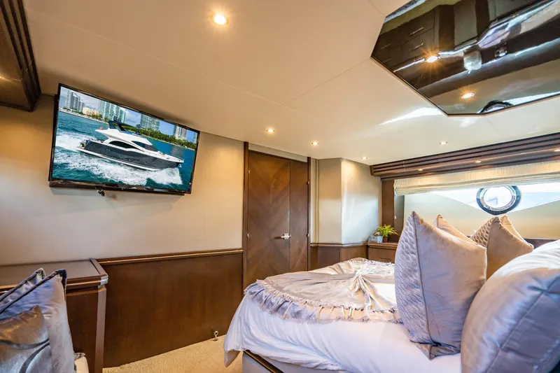 Maya Yacht Photos Pics Marquis 72 - Maya - Master Stateroom