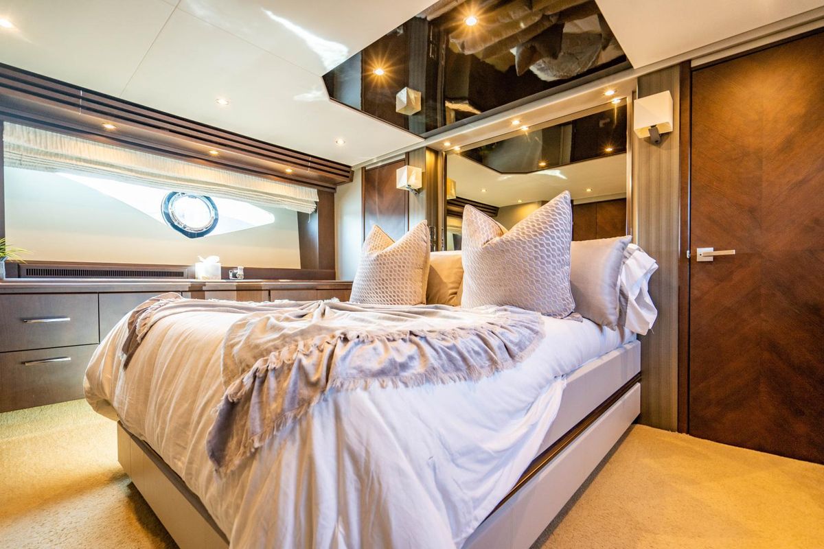 2015 Marquis 72 