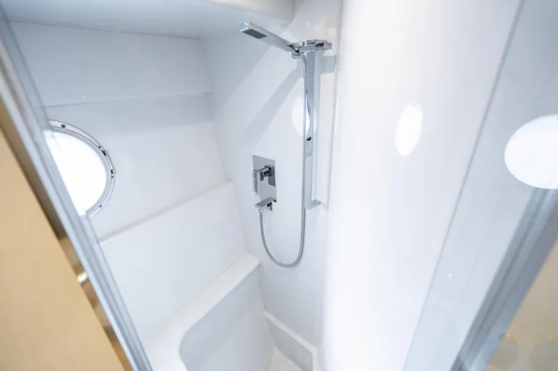 Maya Yacht Photos Pics Marquis 72 - Maya - VIP Shower