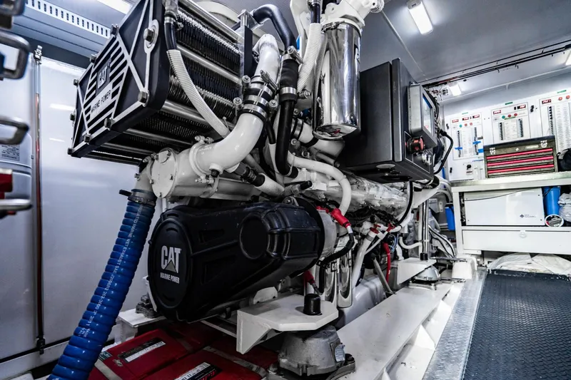 Maya Yacht Photos Pics Marquis 72 - Maya - Engine Room