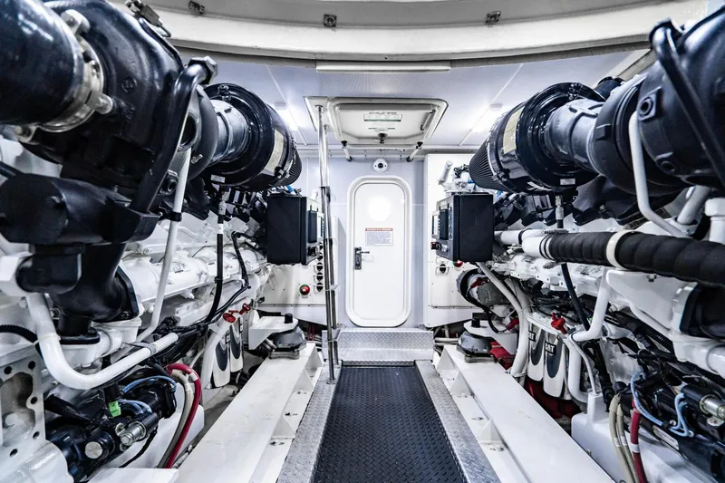 Maya Yacht Photos Pics Marquis 72 - Maya - Engine Room