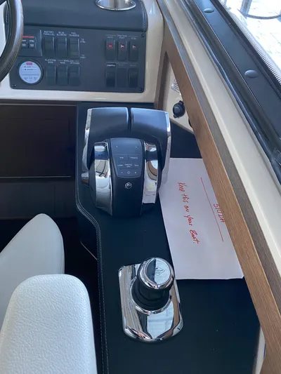  Yacht Photos Pics 2015 Sea Ray 510 Sundancer helm controls and dashboard.