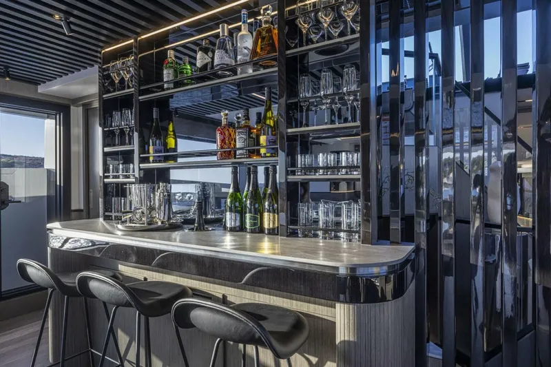 82 Pearl Yacht Photos Pics 