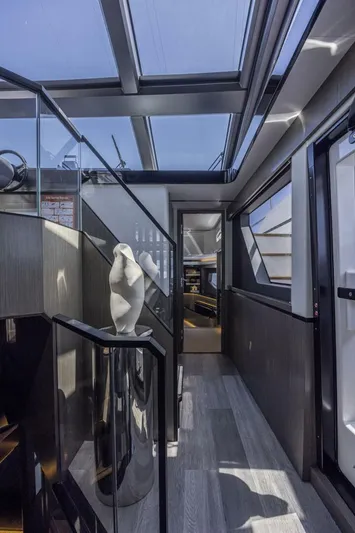 82 Pearl Yacht Photos Pics 