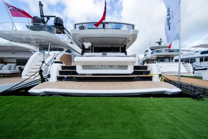 82 Pearl Yacht Photos Pics 
