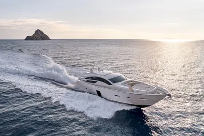 Pershing 80