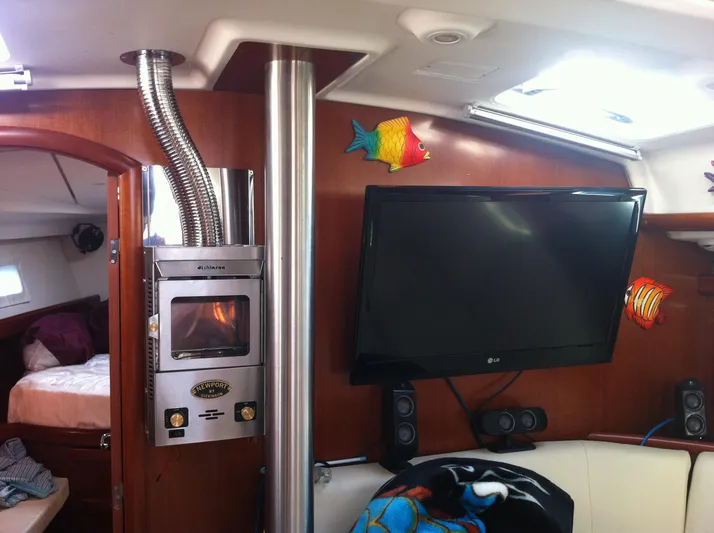 Royce Yacht Photos Pics Interior of a 2007 Beneteau 423 yacht with TV, stove, and colorful fish decor.