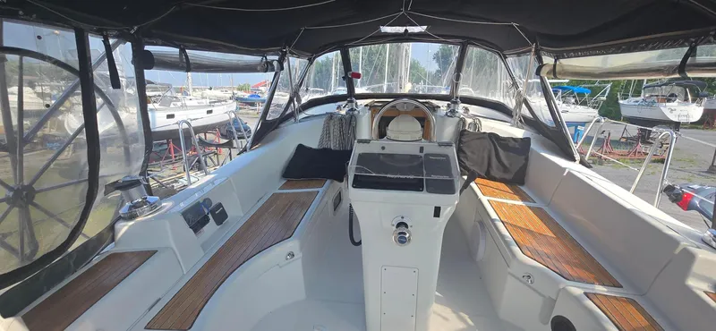 Royce Yacht Photos Pics Beneteau 423 sailboat cockpit, 2007 model, featuring wood accents and protective canopy.