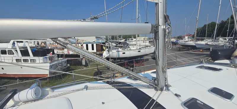 Royce Yacht Photos Pics Beneteau 423 sailboat in a marina, surrounded by other boats, clear blue sky.