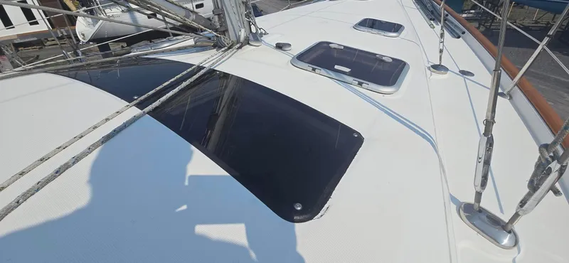 Royce Yacht Photos Pics Deck view of a 2007 Beneteau 423 sailboat, featuring hatches and rigging.