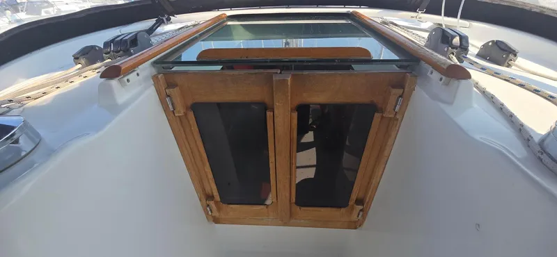 Royce Yacht Photos Pics Beneteau 423 sailboat cockpit with wooden hatch doors, 2007 model.