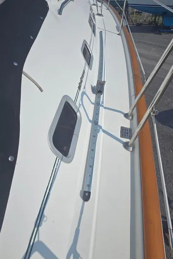 Royce Yacht Photos Pics 2007 Beneteau 423 sailboat deck with windows and railing.