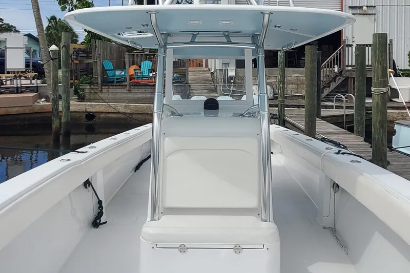 Dragonfly Yacht Photos Pics 2014 Bahama 41 FS boat docked, showcasing center console and spacious deck.