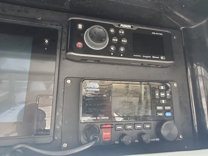 Dragonfly Yacht Photos Pics Control panel of a 2014 Bahama 41 FS boat with Fusion and Icom devices.