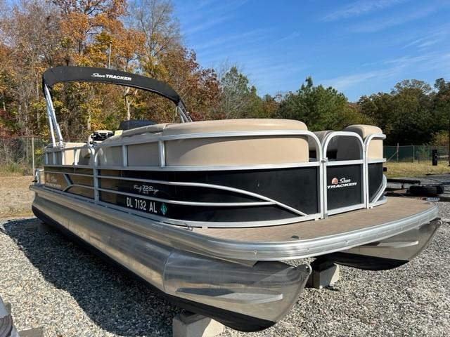 2018 Sun Tracker Party Barge 22 DLX Pontoon for sale - YachtWorld