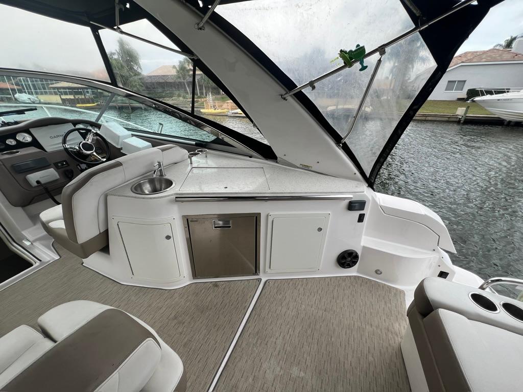 2017 Regal 32 Express Express Cruiser for sale YachtWorld