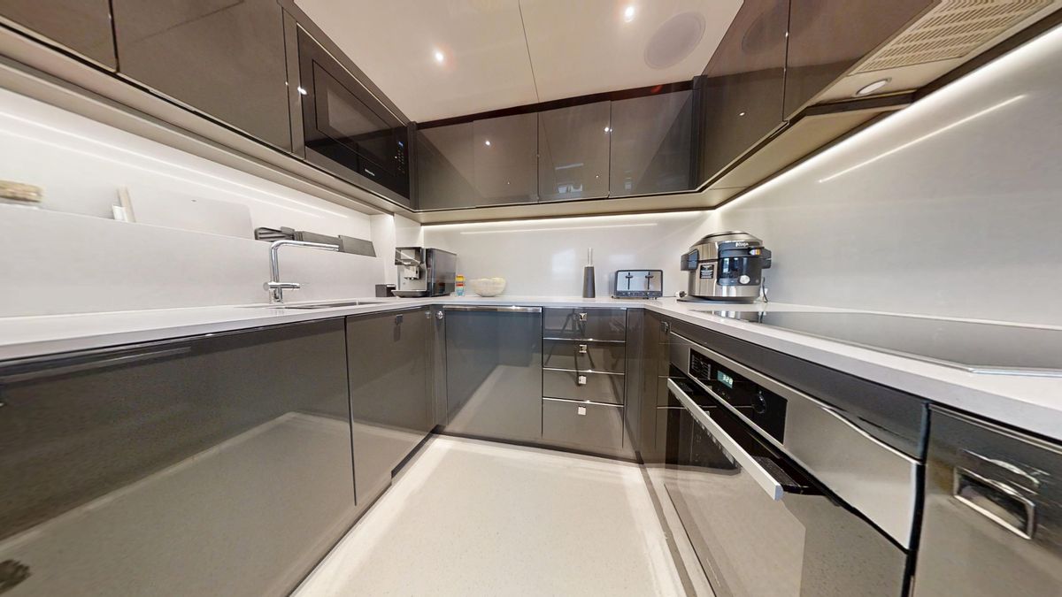 2023 Sunseeker 100 