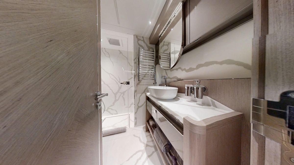 2023 Sunseeker 100 