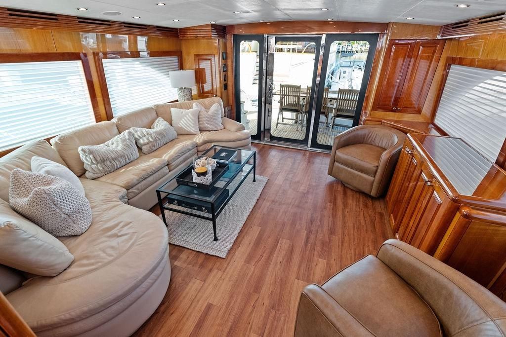 2008 Hatteras 64 