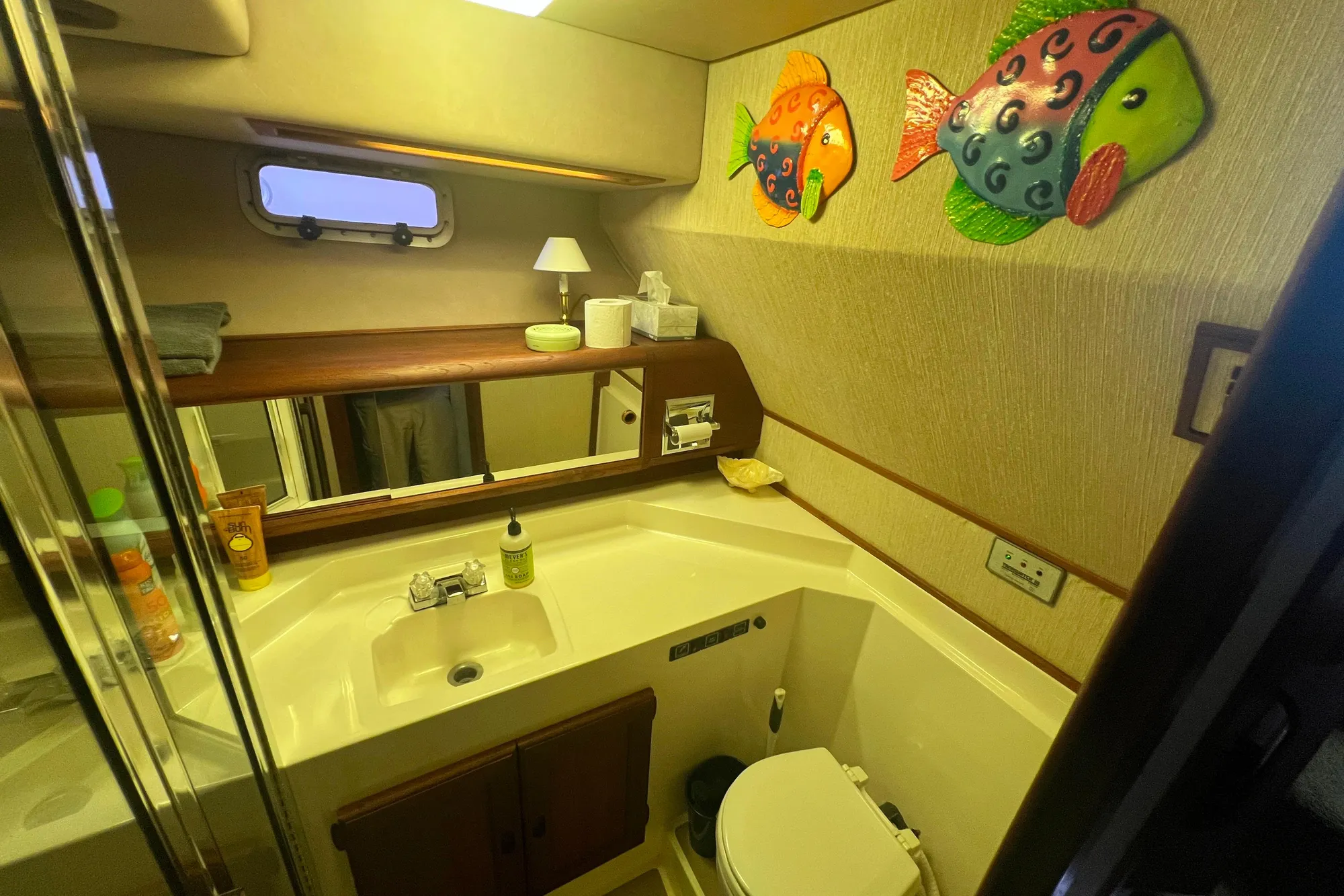 1986 Bayliner 4550 Motoryacht bathroom with colorful fish decor and compact amenities.