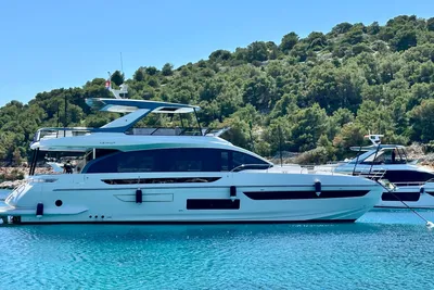 2025 Azimut Fly 72