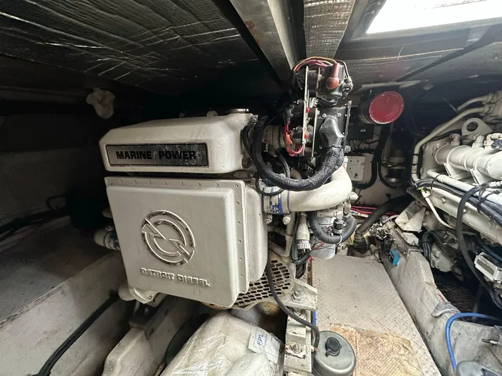  Yacht Photos Pics Engine room of 1998 Sea Ray 500 Sundancer with Detroit Diesel Marine Power.