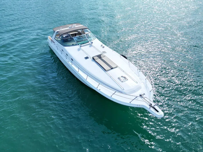  Yacht Photos Pics 1998 Sea Ray 500 Sundancer yacht cruising on clear blue water.