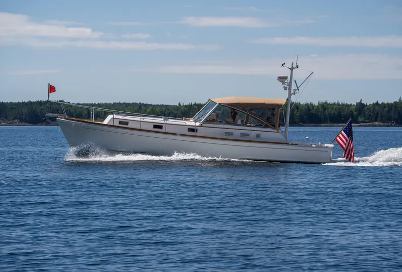 On-rush Yacht Photos Pics 2000 Grand Banks Eastbay 43 Ex cruising on open water.