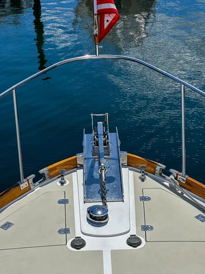 On-rush Yacht Photos Pics Bow of 2000 Grand Banks Eastbay 43 Ex yacht with anchor and American flag.