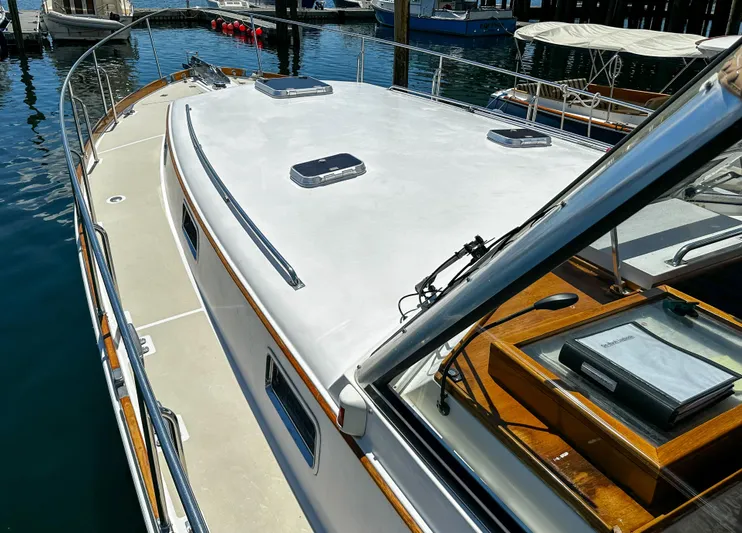 On-rush Yacht Photos Pics 2000 Grand Banks Eastbay 43 Ex yacht docked at marina.