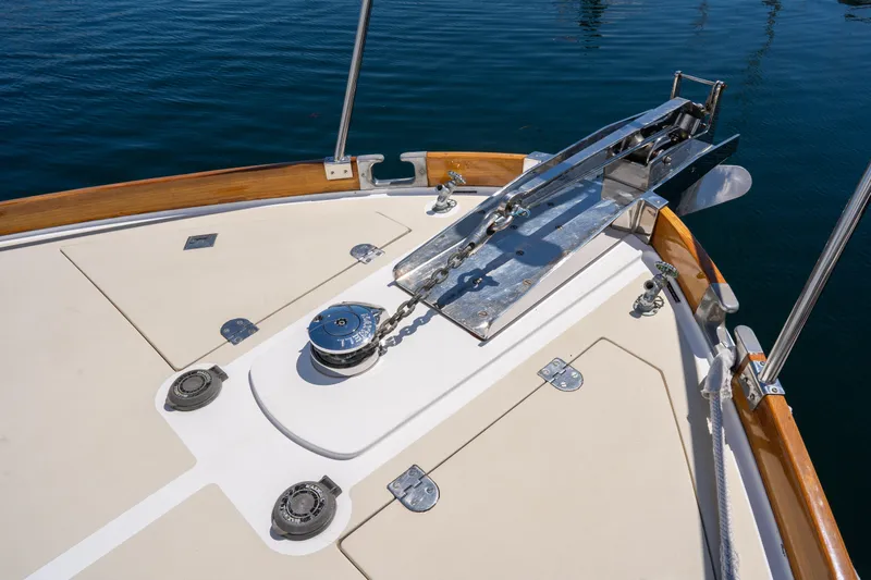 On-rush Yacht Photos Pics Bow deck of 2000 Grand Banks Eastbay 43 Ex with anchor and windlass.