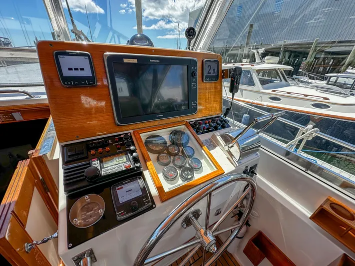 On-rush Yacht Photos Pics Helm station of 2000 Grand Banks Eastbay 43 Ex with navigation equipment and steering wheel.