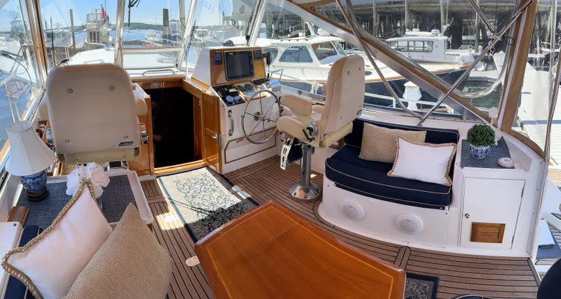 On-rush Yacht Photos Pics Interior of 2000 Grand Banks Eastbay 43 Ex yacht with helm and seating area.