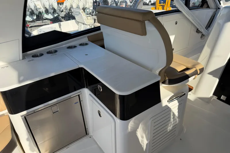  Yacht Photos Pics 2023 Sea Ray Sundancer 370 Outboard interior with seating and kitchenette area.