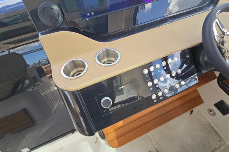  Yacht Photos Pics 2023 Sea Ray Sundancer 370 Outboard helm with controls and cup holders.